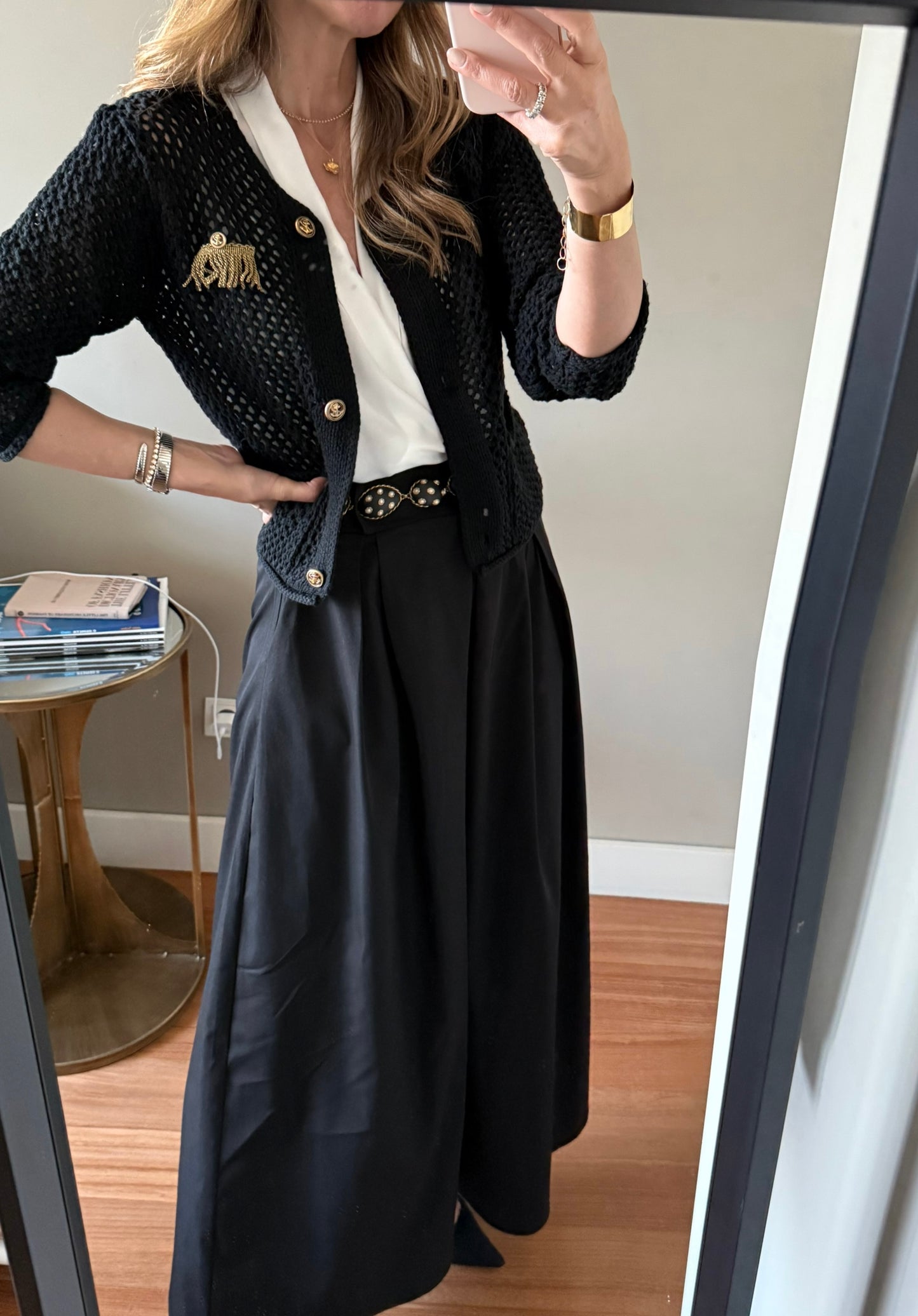 Saia midi com bolsos
